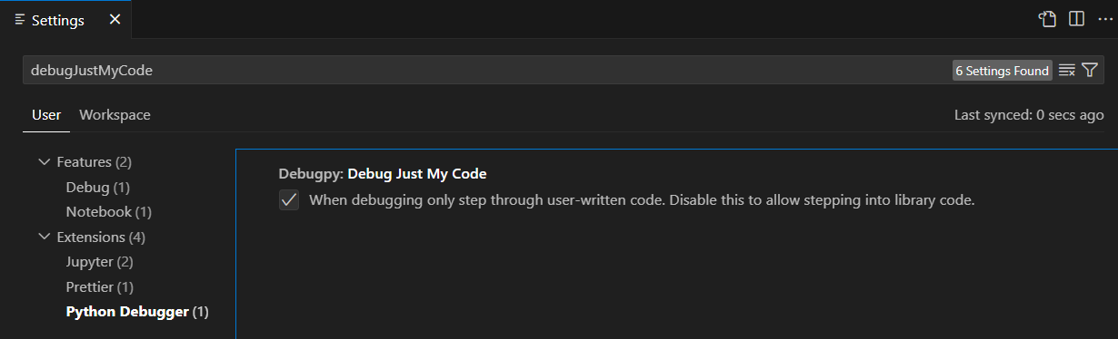 在设置编辑器中搜索“debugJustMyCode”会导致 debugpy.debugJustMyCode 设置出现在顶部。